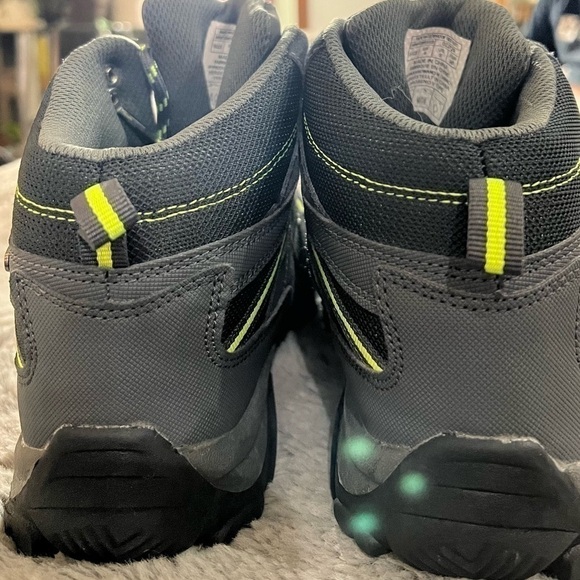 Mountain Warehouse Winter Hiking Boots, Youth Boy’s Size 4Y, GUC - Picture 6 of 11